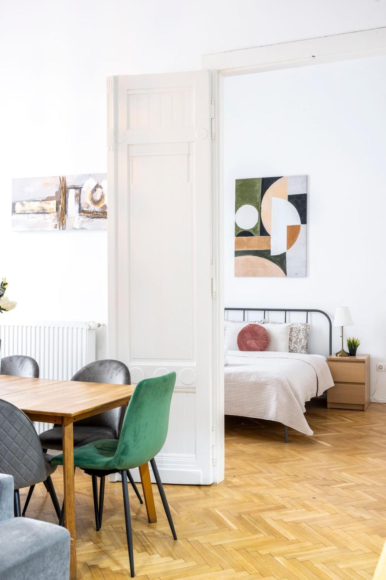 Charming & Elegant Grand Next To The Fashion St' Апартаменты