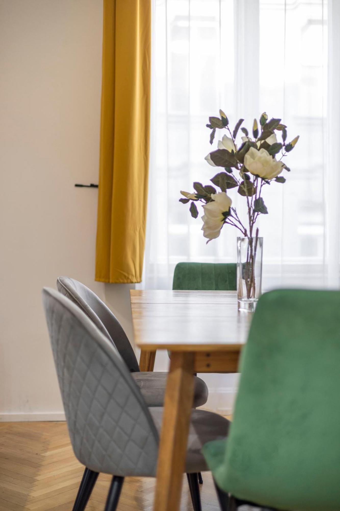Charming & Elegant Grand Next To The Fashion St' Апартаменти *